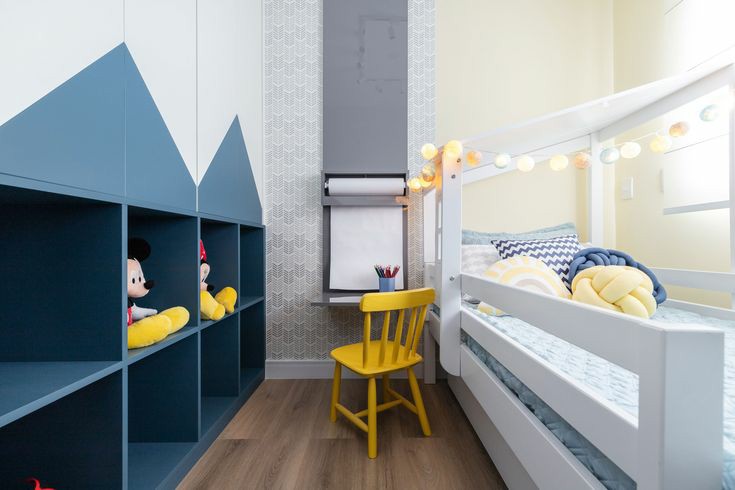 Estantes y nichos para habitaciones de niños.