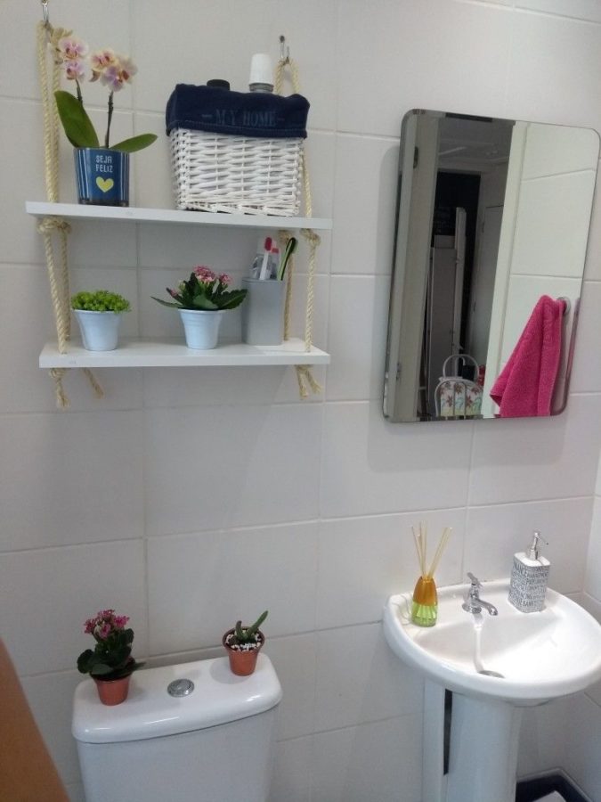 cuarto de baño de decoración sencilla